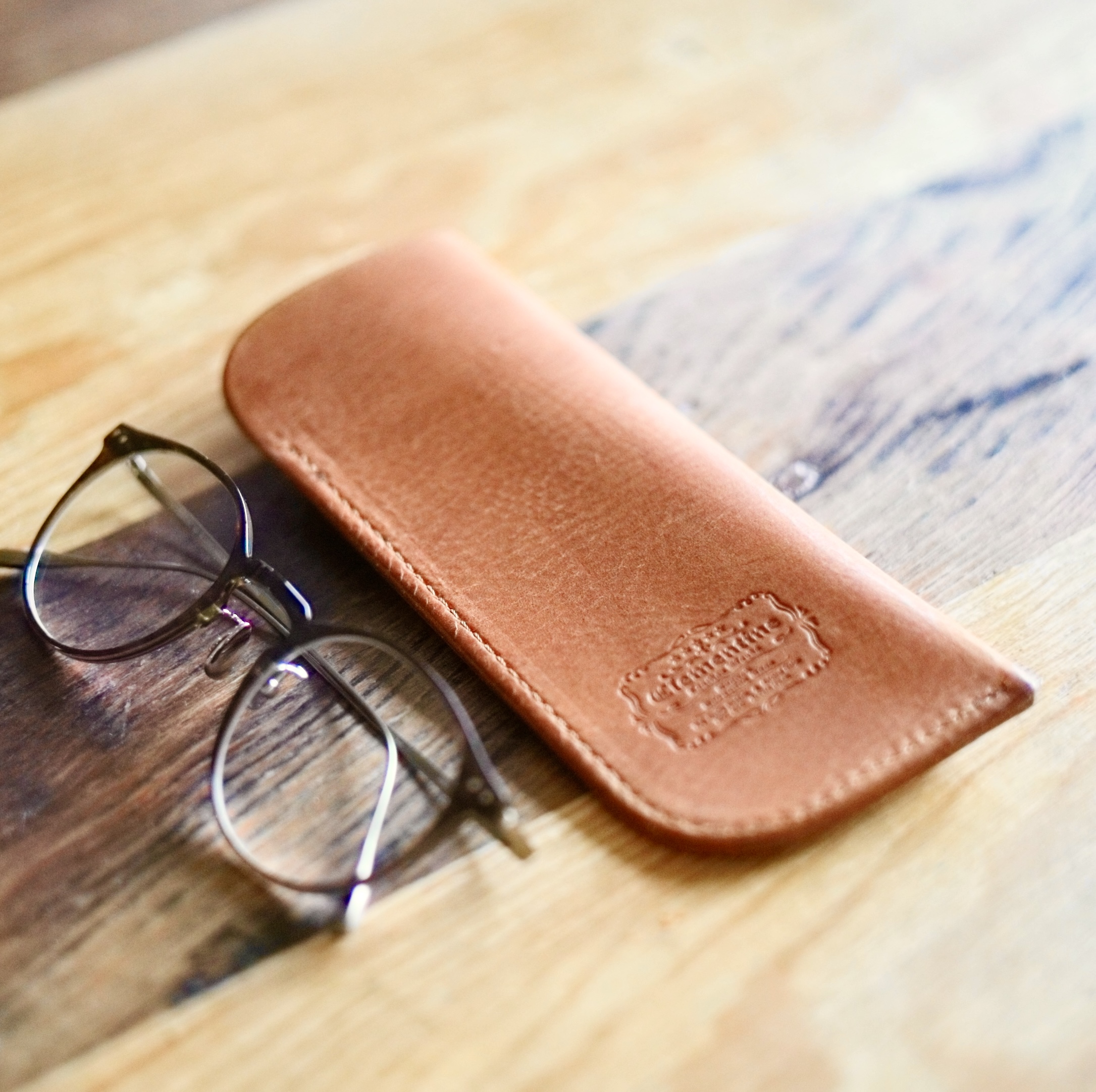 イタリアンレザーのメガネケース　ブラウン